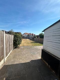 3 bedroom end of terrace house to rent, Sydney Road, Ilford, IG6