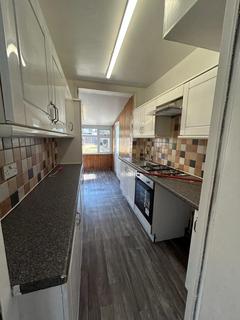 3 bedroom end of terrace house to rent, Sydney Road, Ilford, IG6