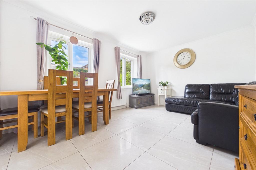 House in Reading, Norcot - More