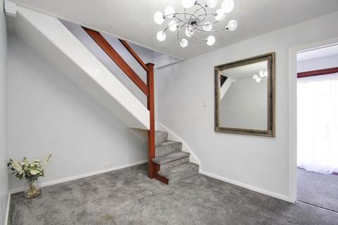 3 bedroom semi-detached house to rent, Summerhouse Lane, Harmondsworth, West Drayton UB7