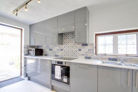 3 bedroom semi-detached house to rent, Summerhouse Lane, Harmondsworth, West Drayton UB7