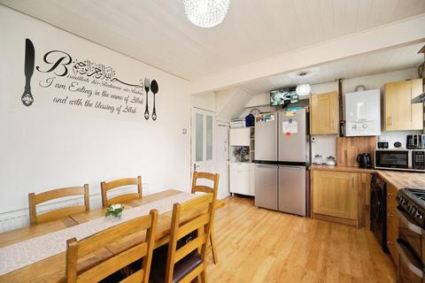 3 bedroom semi-detached house for sale, Southmere Terrace, Bradford BD7