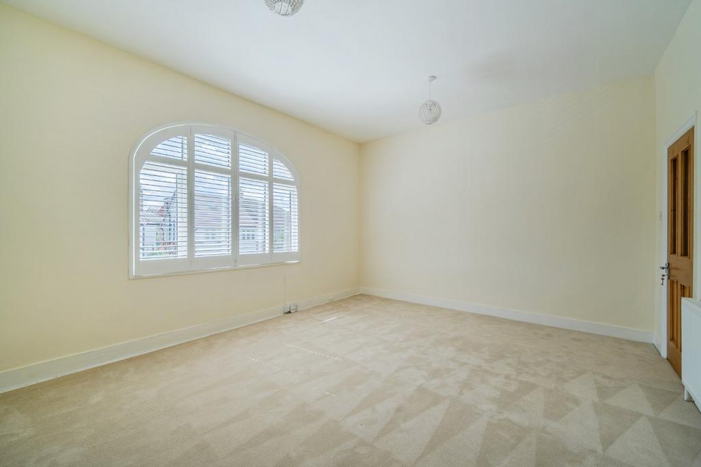 Apartment in Kingston upon Thames - View 3