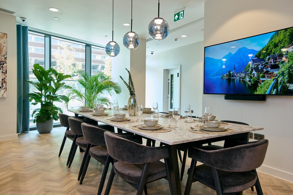 Apartment in Birmingham, West Midlands - View 2