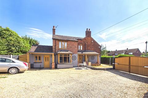 2 bedroom end of terrace house for sale, Shrewsbury Road, Market Drayton, Shropshire