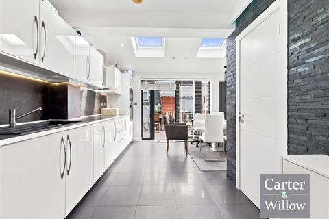 2 bedroom end of terrace house for sale, Highgrove Road, Dagenham, Essex