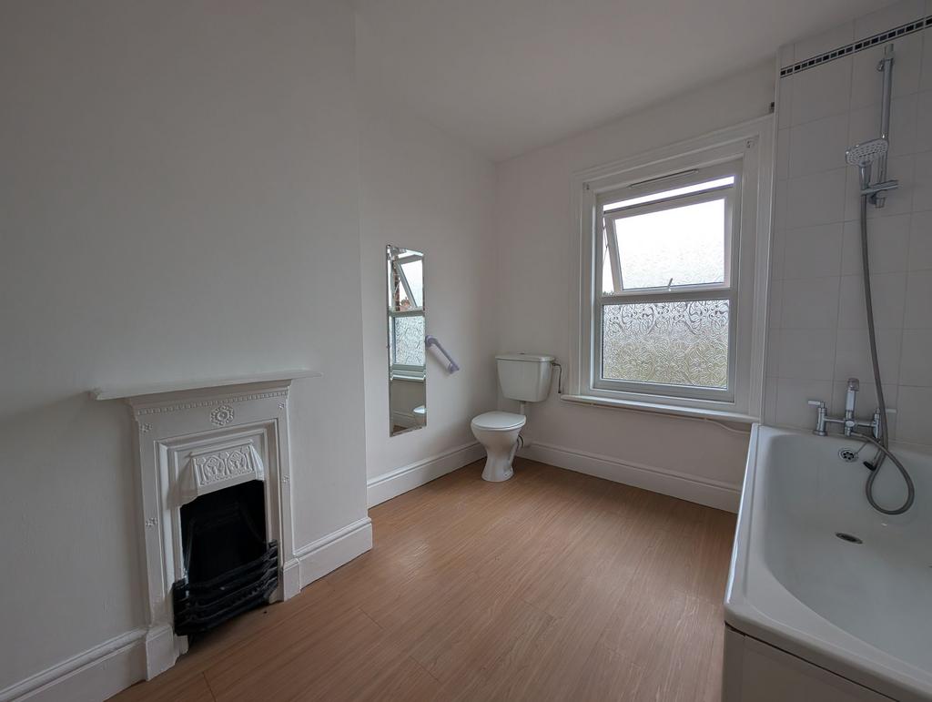House in Southampton - View 2