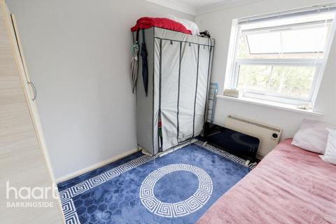 1 bedroom flat for sale, Maple Close, Hainault
