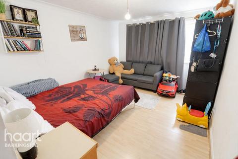 1 bedroom flat for sale, Maple Close, Hainault