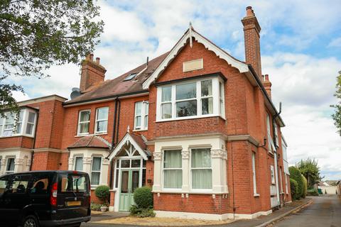 1 bedroom flat for sale, Laleham Road, Shepperton TW17