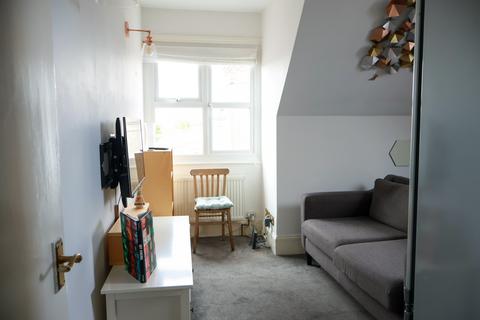 1 bedroom flat for sale, Laleham Road, Shepperton TW17