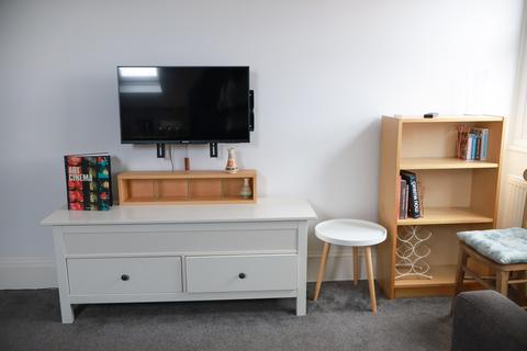 1 bedroom flat for sale, Laleham Road, Shepperton TW17
