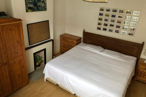 1 bedroom in a flat share to rent, Mersham Road, Thornton Heath CR7