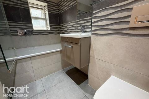 2 bedroom apartment to rent, Station Lane, HORNCHURCH
