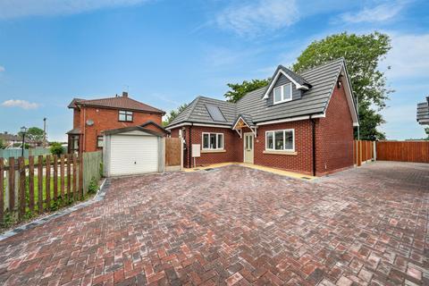 2 bedroom detached bungalow for sale, Lime Tree Road, Codsall, Wolverhampton