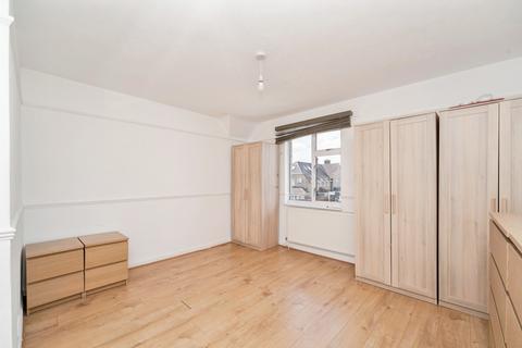 3 bedroom terraced house to rent, Pear Tree Avenue, Yiewsley, West Drayton, UB7