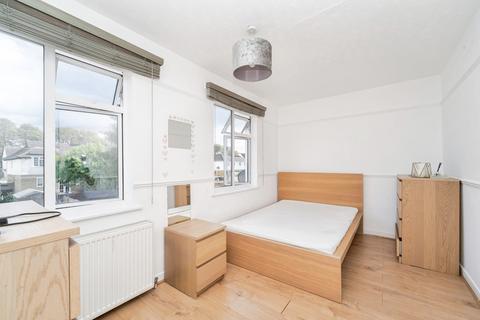 3 bedroom terraced house to rent, Pear Tree Avenue, Yiewsley, West Drayton, UB7