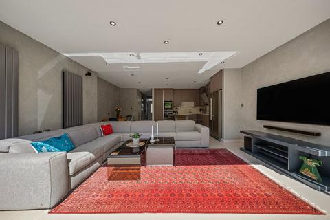 3 bedroom semi-detached house for sale, Milligan Street, London E14