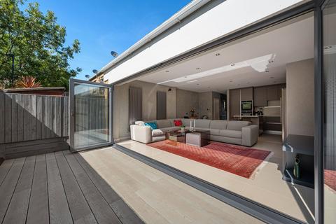 3 bedroom semi-detached house for sale, Milligan Street, London E14