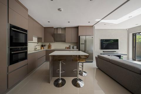 3 bedroom semi-detached house for sale, Milligan Street, London E14