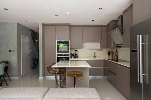 3 bedroom semi-detached house for sale, Milligan Street, London E14