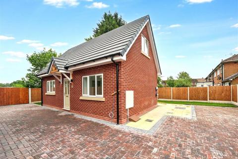 1 bedroom detached bungalow for sale, Lime Tree Road, Codsall, Wolverhampton