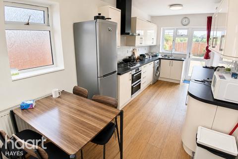4 bedroom end of terrace house to rent, Windsor Avenue, UXBRIDGE