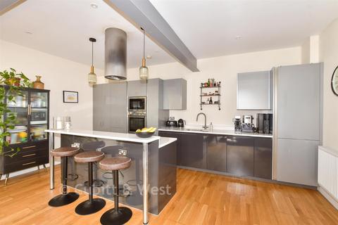 2 bedroom ground floor flat for sale, Station Quarter Apartments, Haywards Heath RH16