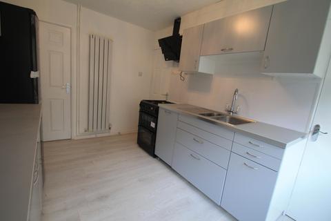 3 bedroom terraced house to rent, Hitchin Road, LUTON, LU2