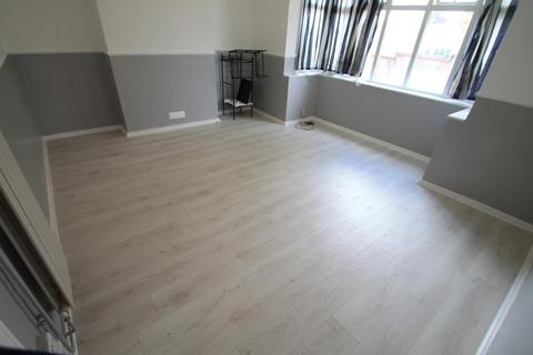 3 bedroom terraced house to rent, Hitchin Road, LUTON, LU2