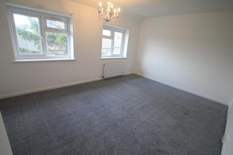 3 bedroom terraced house to rent, Hitchin Road, LUTON, LU2