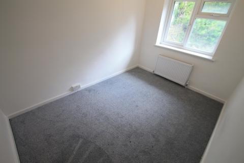 3 bedroom terraced house to rent, Hitchin Road, LUTON, LU2