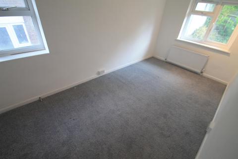 3 bedroom terraced house to rent, Hitchin Road, LUTON, LU2