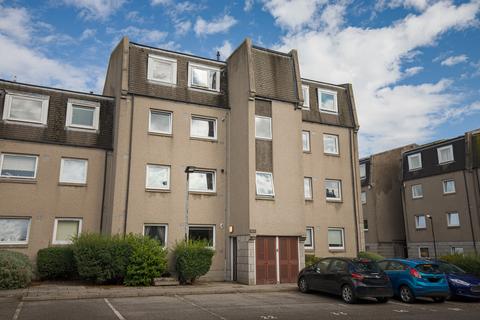 2 bedroom flat to rent, Cedar Court, Aberdeen