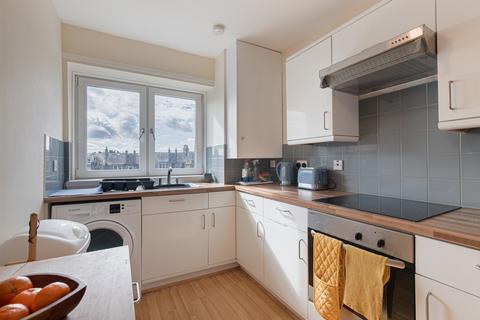 2 bedroom flat to rent, Cedar Court, Aberdeen