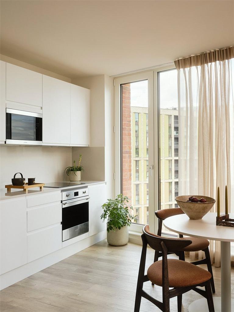 Apartment in Nine Elms - View 5