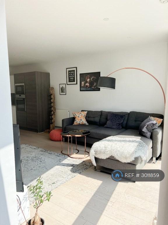 Apartment in Greenwich - View 2