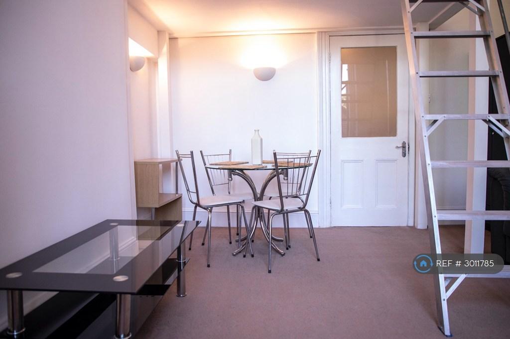 Apartment in London - View 2