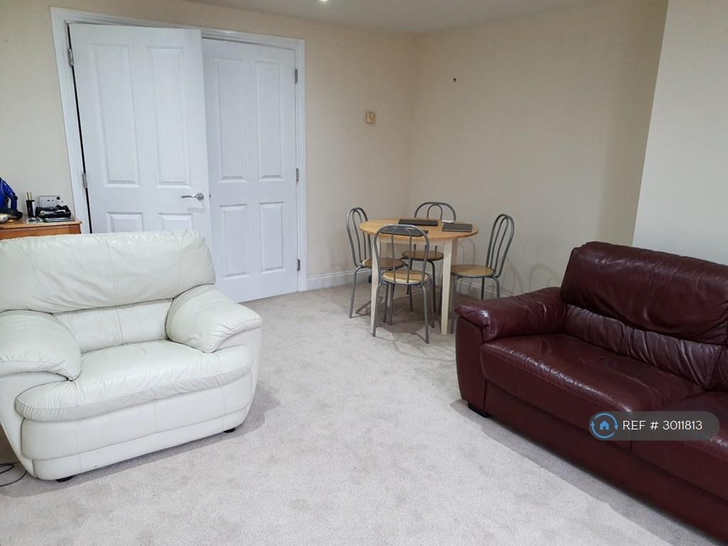 Apartment in Reading - View 2
