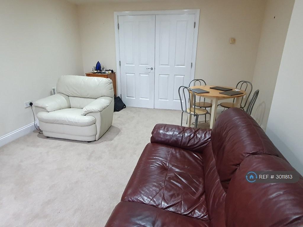 Apartment in Reading - View 4