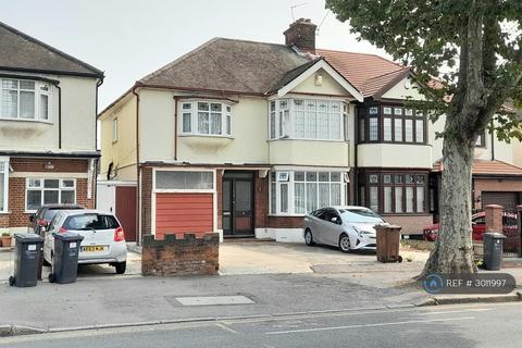 5 bedroom semi-detached house to rent, Upney Lane, Barking, IG11