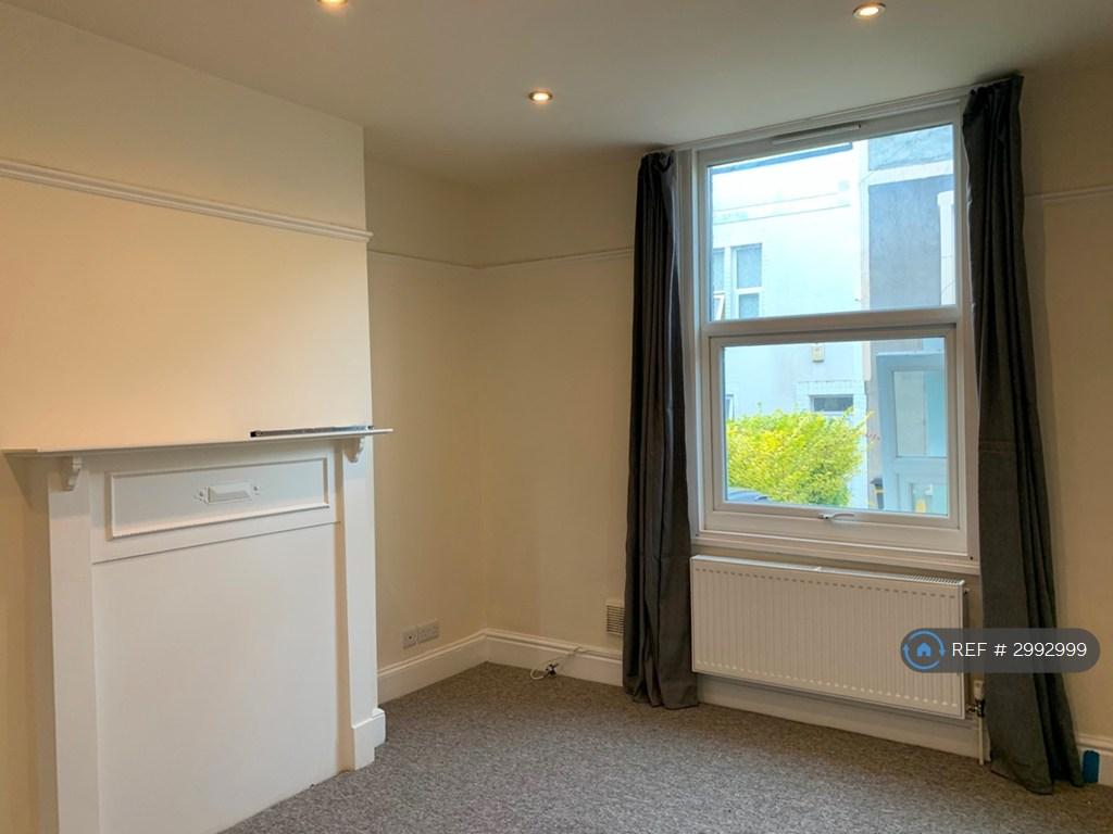 Apartment in Bristol - More