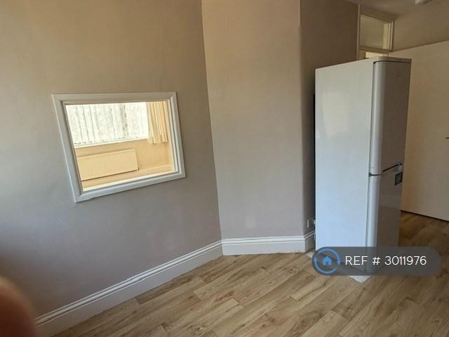 Apartment in Beckenham - View 4