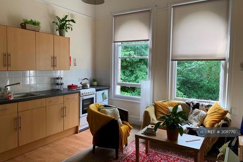 1 bedroom in a house share to rent, Heaton Moor Road, Stockport, SK4