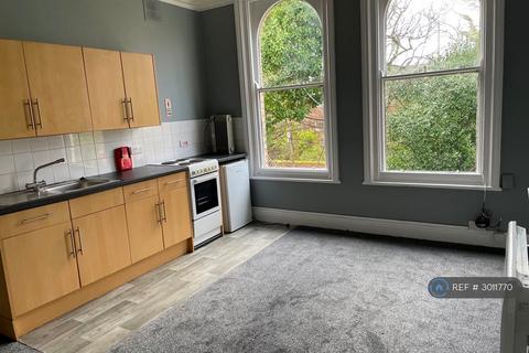 1 bedroom in a house share to rent, Heaton Moor Road, Stockport, SK4
