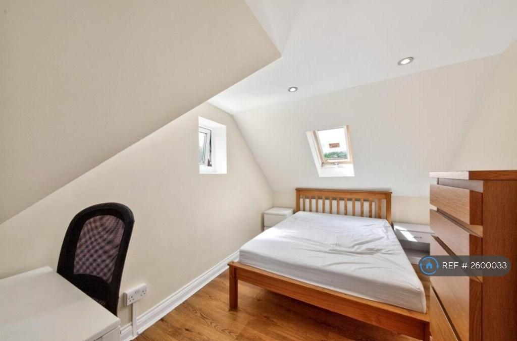 House in London - View 2