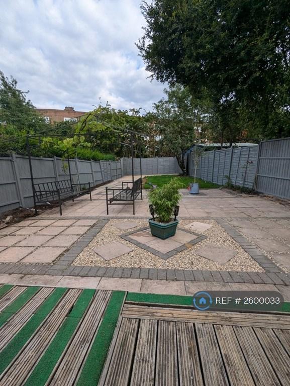 House in London - View 3