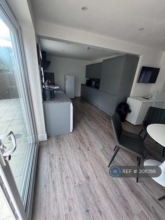 House in Bromley - View 5