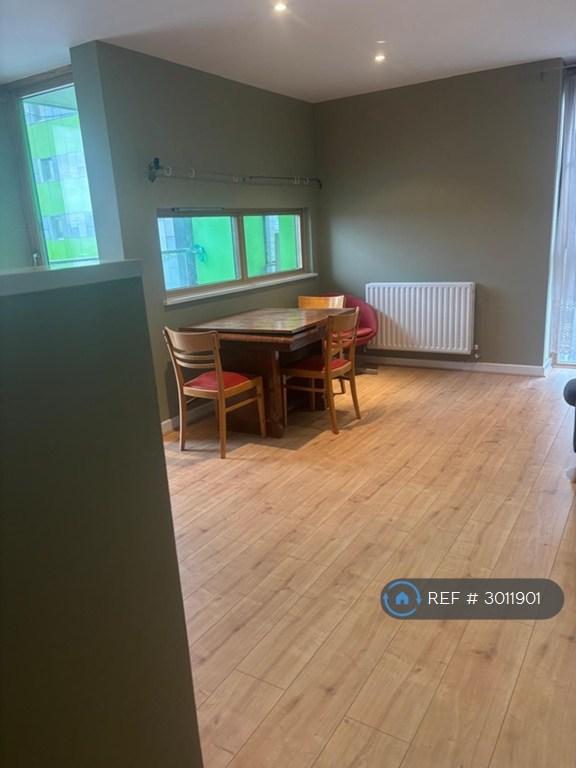 Apartment in Barking - View 3