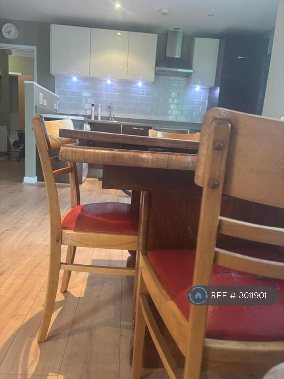 Apartment in Barking - View 4